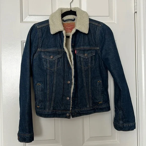 Levi’s Denim Sherpa Lined Trucker Jacket - Picture 1 of 3